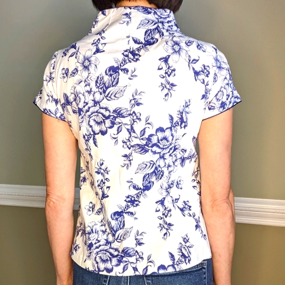 Miniye Short-Sleeve Mandarin Floral Blouse - Picture 2 of 14